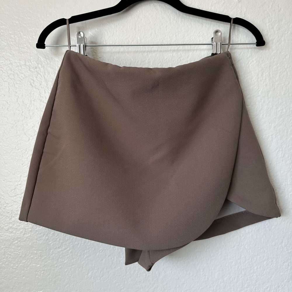 Zara women’s brown skort NWT